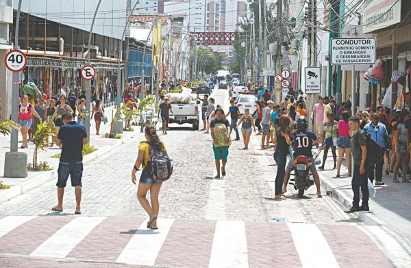 Comércio da Rua José Avelino recebe reforço de fiscais