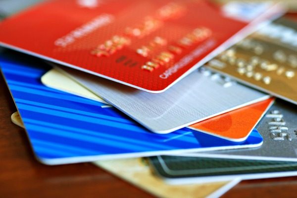 Cartão de débito é usado em apenas 12% das transações de pagamentos, aponta pesquisa