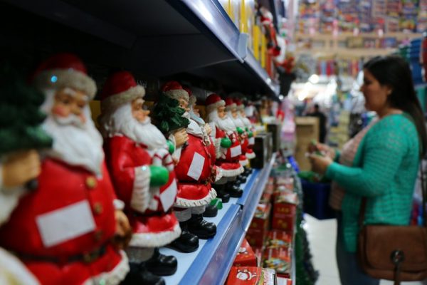 Vendas no Natal devem ter aumento de 5,2%, prevê CNC